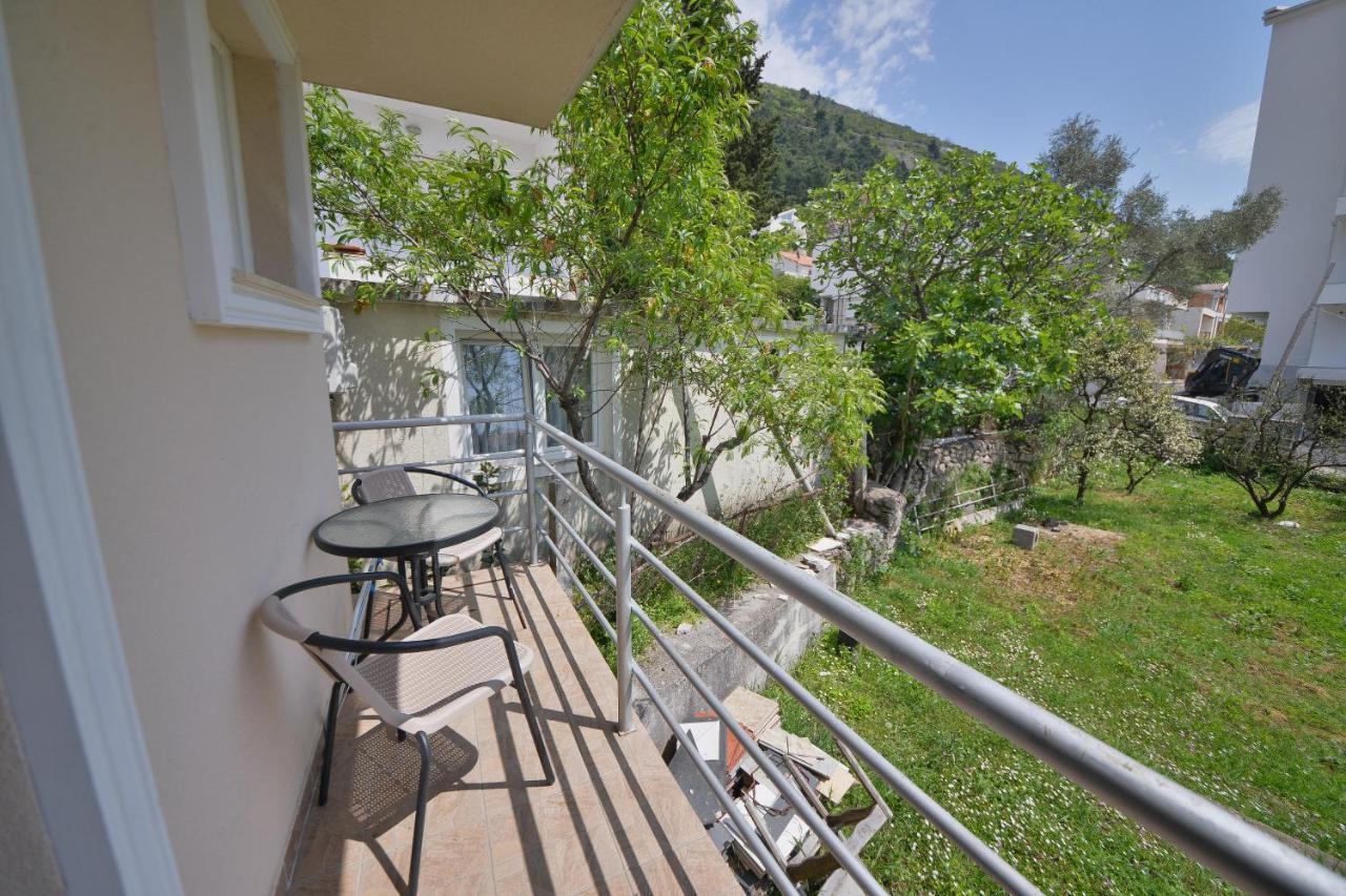 Disney Apartments Budva Buitenkant foto