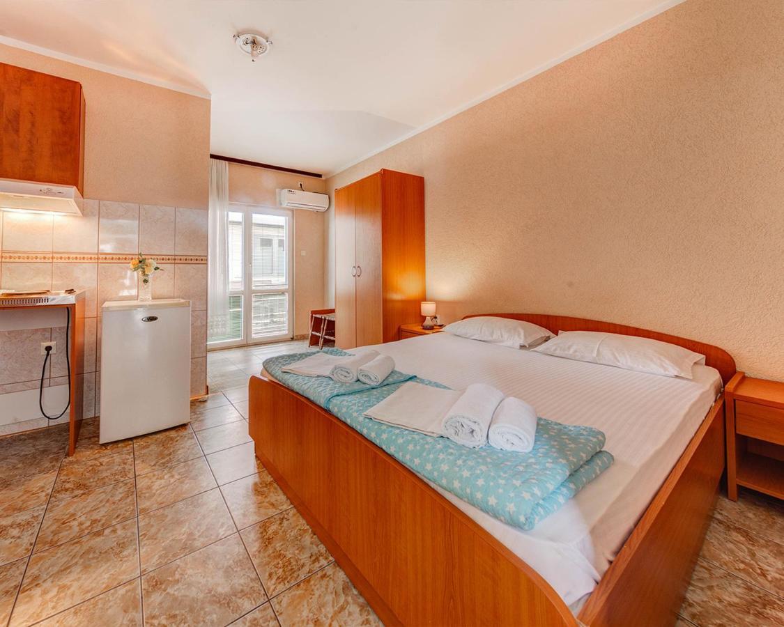 Disney Apartments Budva Buitenkant foto