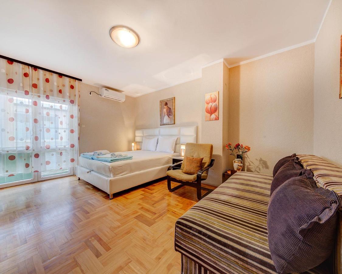 Disney Apartments Budva Buitenkant foto